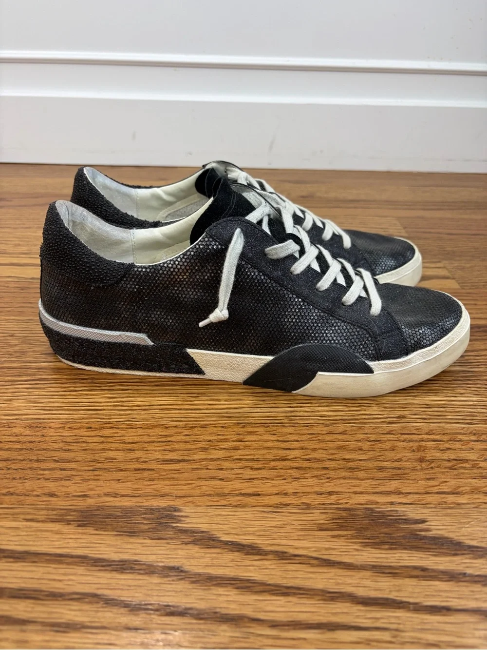 Dolce Vita Zina Sneakers Onyx Embossed Leather (11)